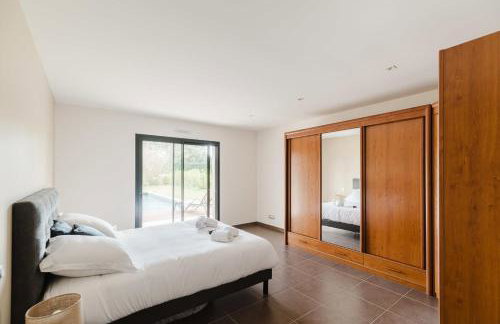 Beautiful contemporary villa 160 m with pool - Foto 9