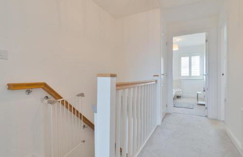 Modern Spacious 3 Bedroom House in Canterbury with En Suite and Free Parking Perfect for Contractors & Families - Photo 19