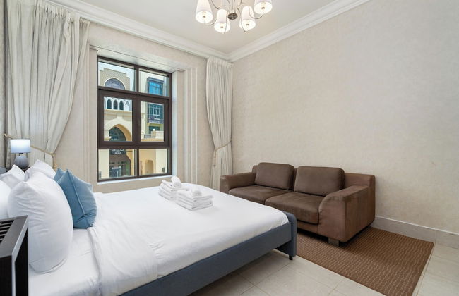 Lux BnB I Souk Al Bahar I Burj Khalifa Views - Photo 1