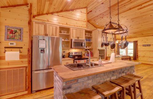 Romantic Mountain View Cabin Rental Near Downtown! - Foto 10