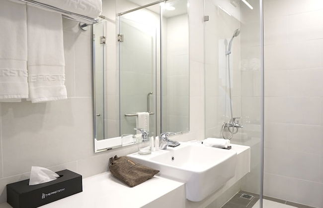 The First Stay Hotel - Foto 35