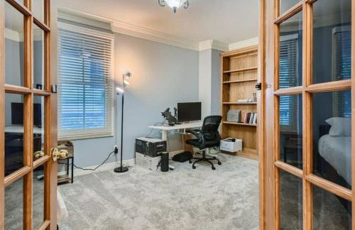 Captivating 4BR Haven with Park View near DT - Foto 16