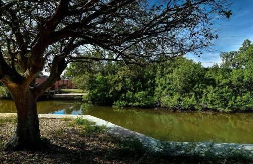 Island home in paradise - Photo 30