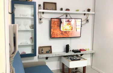 Apto em Santos com AR e Wi-Fi na rua da praia - Foto 2