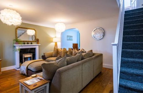 Award Winning Beautiful House in South Cambridge, 14-Min Drive to the City Centre, Free Parking, No Sofabeds, Sleeps 6 - Photo 4