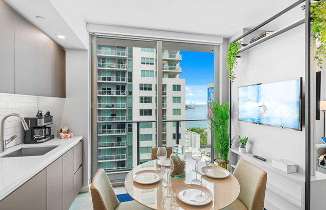 Modern High-Rise Condo with Pool/Gym, in Central DT MIAMI! - Photo 48