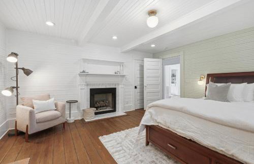 Relax in an upscale, renovated gem - Foto 24