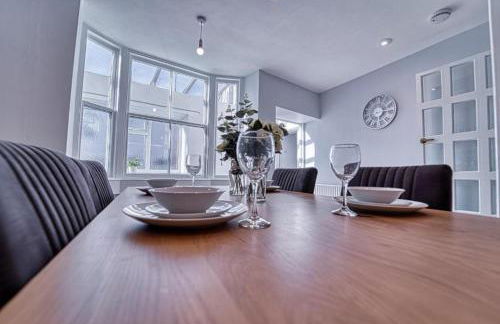 The Stylish Gem of Bath - Sleeps 10 - Photo 16