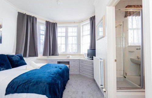 Contractor Stay above bar and restaurant - Foto 18