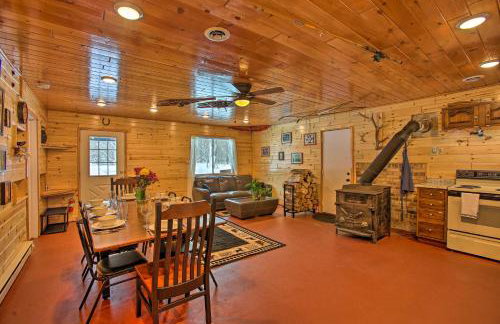 400-Acre Outdoor Enthusiasts Lodge in Mancelona! - Foto 16