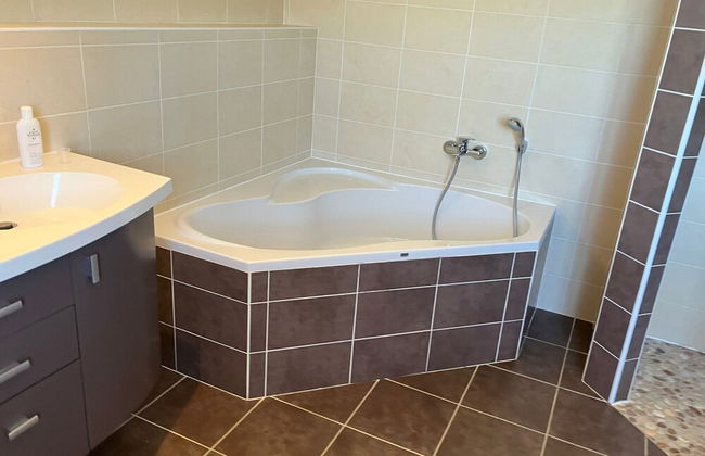 Villa With Private Pool and Jacuzzi - Photo 21