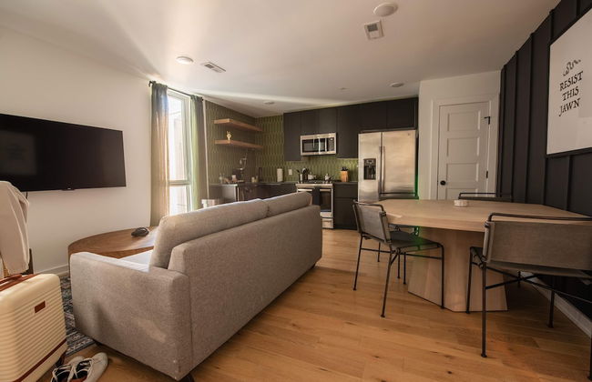 Sosuite NEW 2BR Apt w W D Split Level - Foto 6