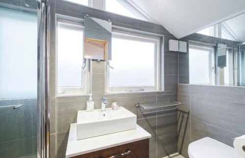 Classy 5BR Roof Terraced Fully AC Kensington House - Foto 46