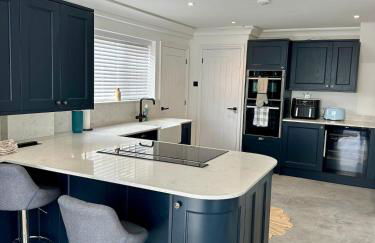 Charmandene - Luxury 5 Bed with Pool and Gated Parking - Foto 11