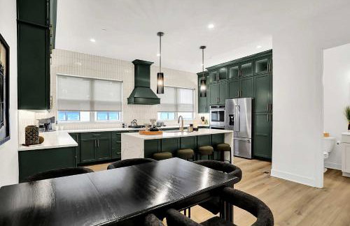 Luxury Townhouse with Fireplace Rooftop Deck Close to Downtown-Family Friendly - Foto 26