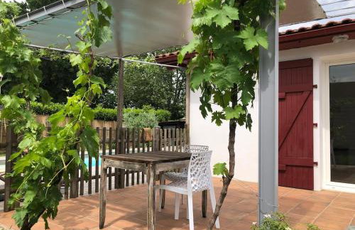 Appartement T2, très bien équipé, avec terrasse, jardin, et accès piscine, rénovation mars 2026 - Photo 16