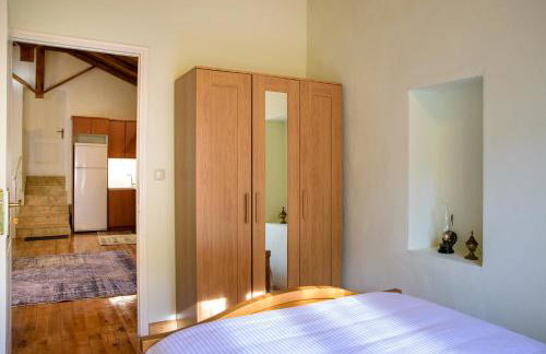 Dual House In Methydrio - Photo 31