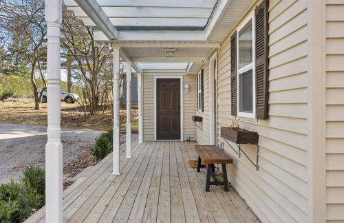 Lakefront Retreat, Mins to Dtown, Firepit, Hot Tub, Pet friendly! - Foto 65