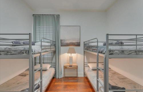 Gorgeous Vacation Home w Private Pool - Photo 40