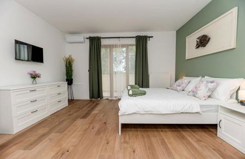 Villa Pietro with a heated Saltwater pool - Photo 52