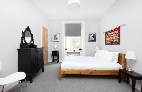 JOIVY Charming Apartment near Leith Links with Patio - Foto 4