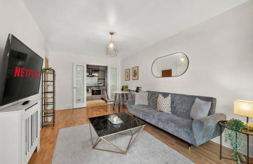 Riverside Apartments with Balcony, 1 Min Walk to Vauxhall Station - Foto 16