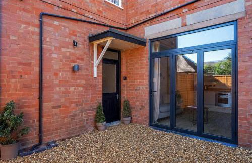 Freshly decorated apartment 10 mins from Cotswolds Child Friendly Great location with plenty of nearby free parking freestanding bath and outdoor private terrace area - Foto 9