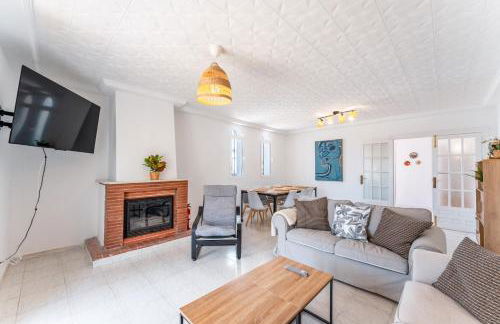 VB Villa Coto 7BR w Pool & Views - Photo 21