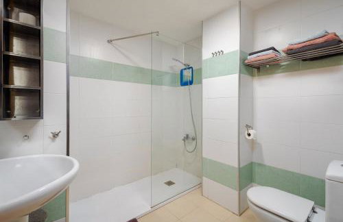 Quiet 1BR Terrace Apartment Near Centro & Beach - Foto 15