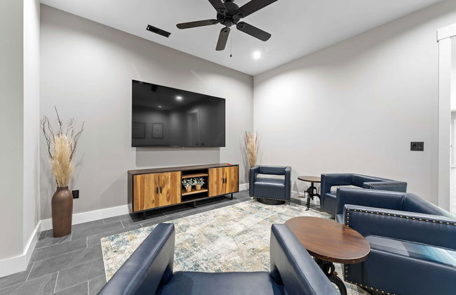 Blue Heron & Gray Fox by Avantstay 2 Lakefront Homes, Sleeps 44 Pool, Dock, Theater - Foto 73