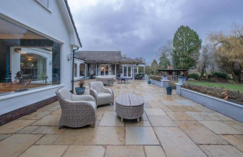 5BDR Luxe Villa By Torr Property Group Short Lets & Serviced Accommodation With Free Parking & River View Stratford-Upon-Avon - Foto 27