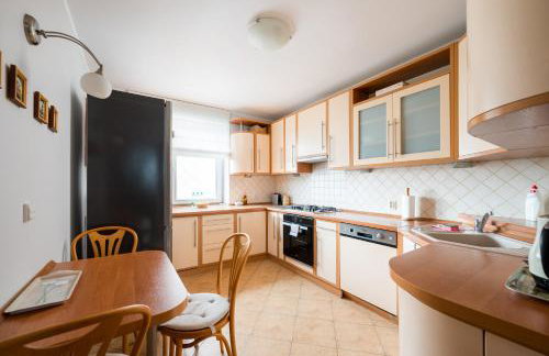 National Stadium Spacious Apartment by BookingHost - Foto 22