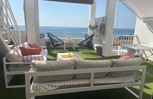 Ático en primera línea de playa - Foto 4