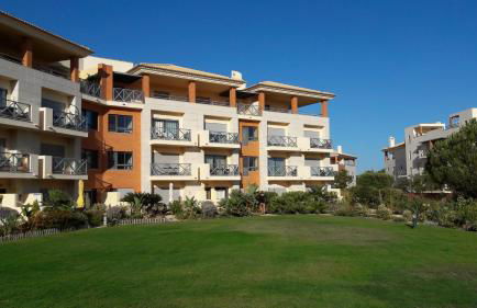 Luxurious first floor apartment with balconies overlooking pool and gardens. - Foto 8