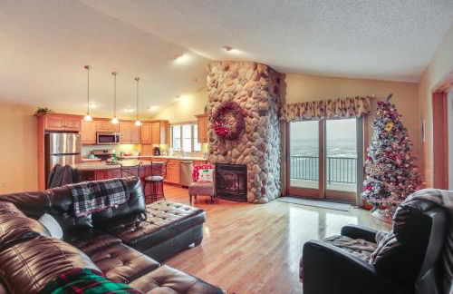 Hot Tub and Fireplace Cozy Home on Howard Lake! - Foto 1