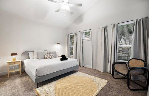 Luxe Modern 4B House with Office 20 min to DT - Foto 32