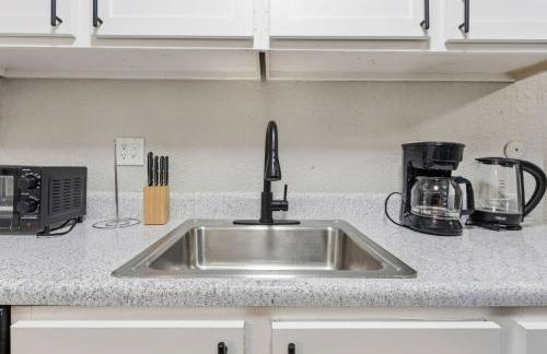 Comfortable stay with smart layout - Photo 13