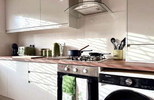 Winter Getaway - Luxury Bungalow w Games Room - Photo 47