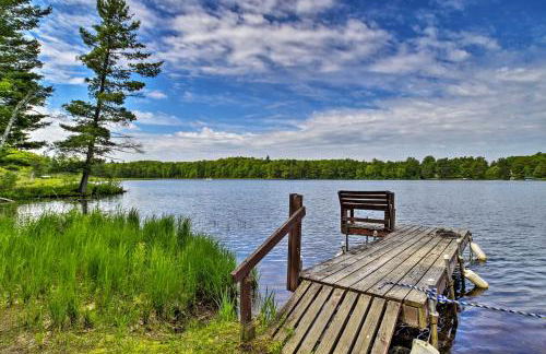 Burns Lake Cabin with Dock, Fire Pit, Rowboat and More - Foto 1