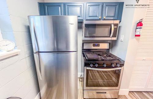 The Moose #5 - Modern Comfy Studio with King Bed, Free Parking & Fast WiFi - Foto 21