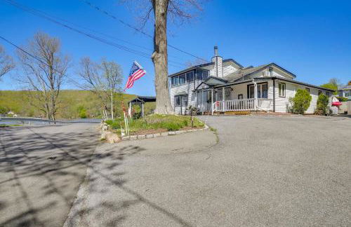 Lake Carmel Access Waterfront Home with Deck! - Foto 34