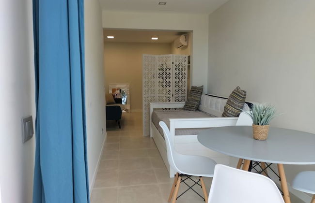 Amazing Green Tower 3 Castle Flat With Balcony - Photo 32