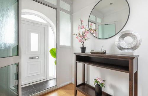 9RA - 4BD House - Wembley Views - Foto 20