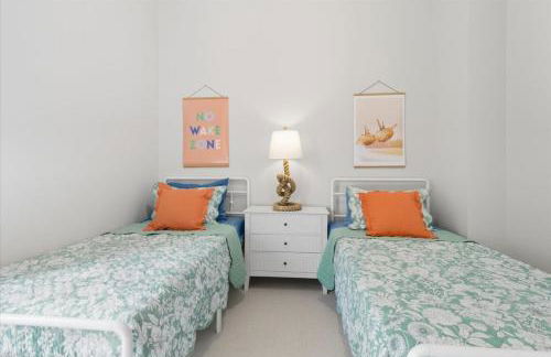 Modern Lakefront Escape | The Twelve - Foto 31