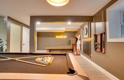 '"Luxury Mountain Getaway'" Sauna, Hot Tub, Massage Chair, Pool Table - Photo 2