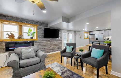 Waterfront Fun! Group Getaway on Lake Marie - Foto 19