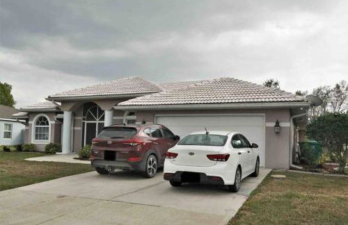 Peachland getaway with pool and tiki bar - Foto 28