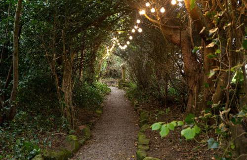 Scenery Hill Hideaways The Coach House Charming Retreat with Jacuzzi and BBQ Hut Near the Lake District - Foto 3