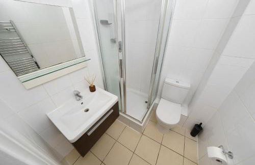 Modern 3BR - Flat Sleeps 8 - Walk to Liverpool St - Foto 8