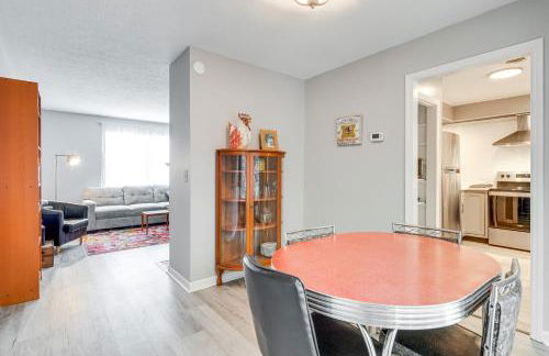 Walk to Main St Hendersonville Chic Home with Yard - Foto 7